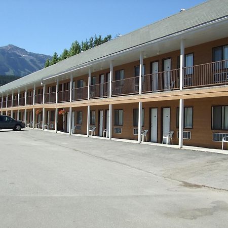 גולדן Mary'S Motel מראה חיצוני תמונה